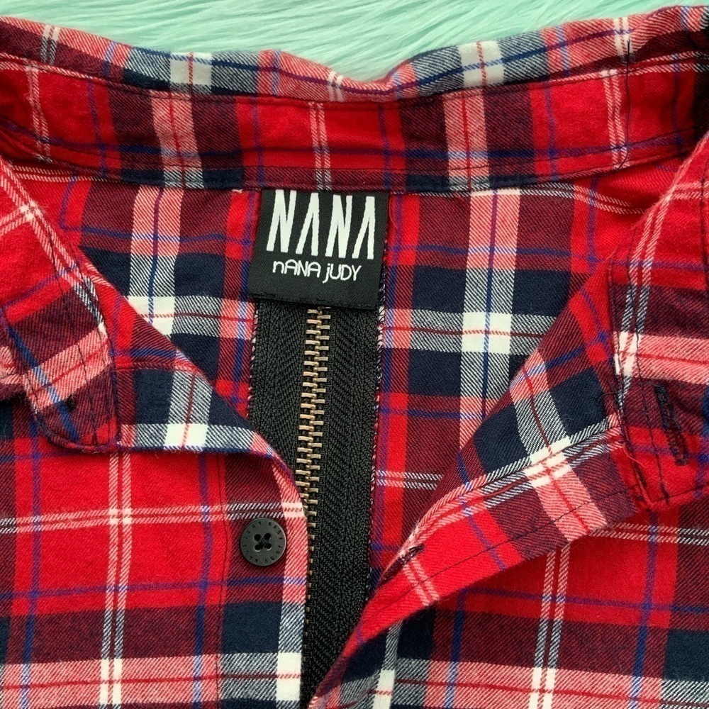 nANA jUDY
Views Graphic Plaid Button-Down Shirt - Picture 10 of 10